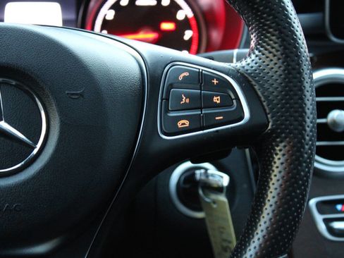 Used 2017 Mercedes-Benz GLC 300 4MATIC image 40