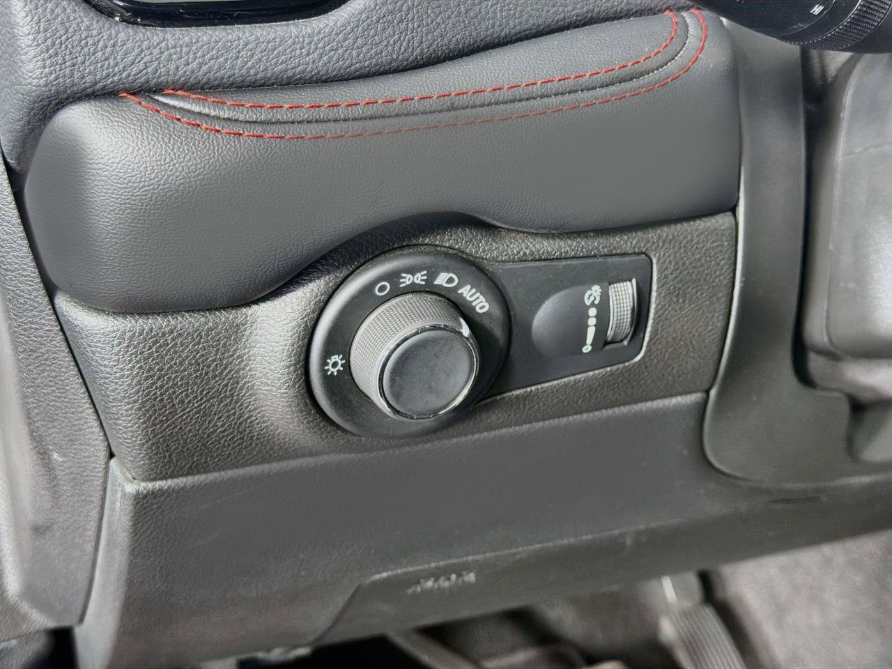 Used 2025 Dodge Durango GT AWD/4WD image 38