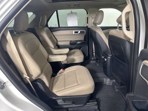 Used 2020 Ford Explorer XLT w/ Equipment Group 202A image 15