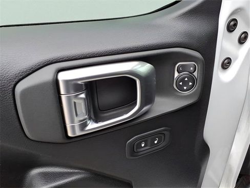 Used 2022 Jeep Gladiator Willys image 14