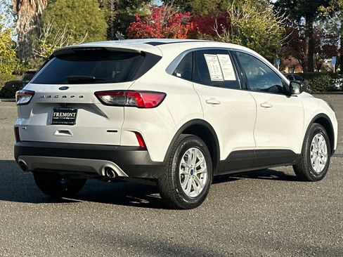 Used 2022 Ford Escape SE image 3