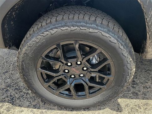 New 2025 GMC Canyon Elevation w/ Convenience Package image 9