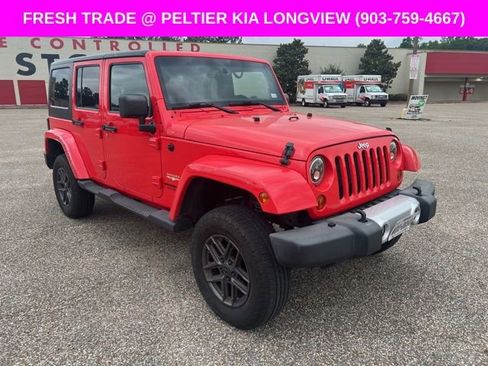 Used 2013 Jeep Wrangler Unlimited Sahara w/ Connectivity Group AWD/4WD image 3