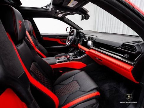 Used 2025 Lamborghini Urus SE AWD/4WD image 42