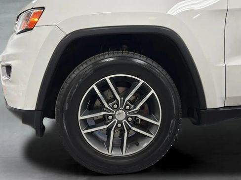 Used 2018 Jeep Grand Cherokee Limited AWD/4WD image 28