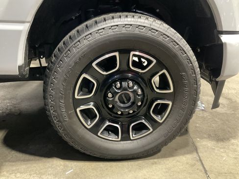 Used 2025 Ford F350 Platinum w/ FX4 Off-Road Package image 11