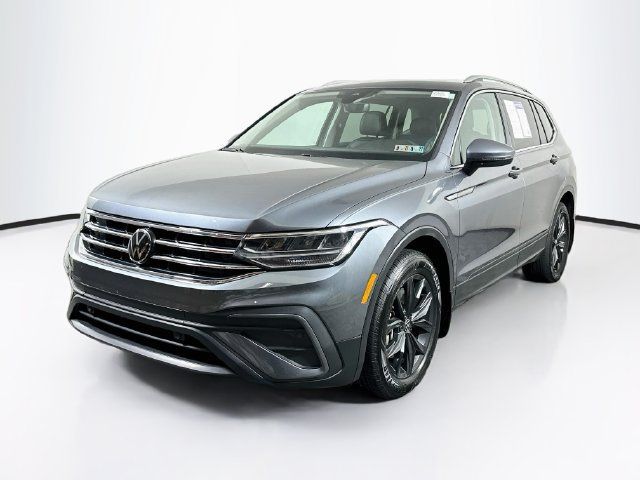 Certified 2024 Volkswagen Tiguan SE AWD/4WD image 4