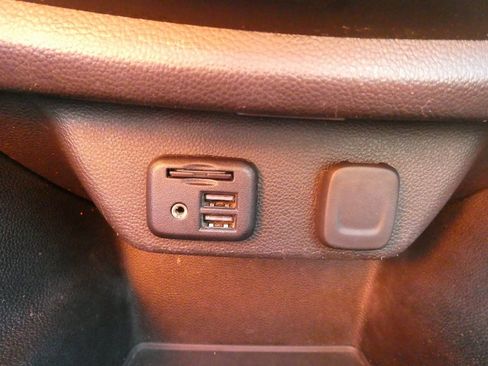 Used 2021 Chevrolet Traverse RS image 28