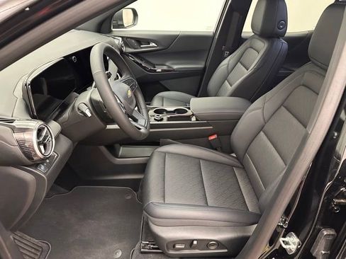 New 2026 Chevrolet Equinox LT w/ Convenience Package II FWD image 17