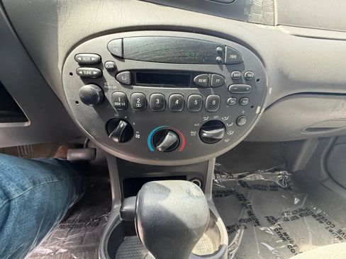 Used 2002 Ford Escort Sedan FWD image 21