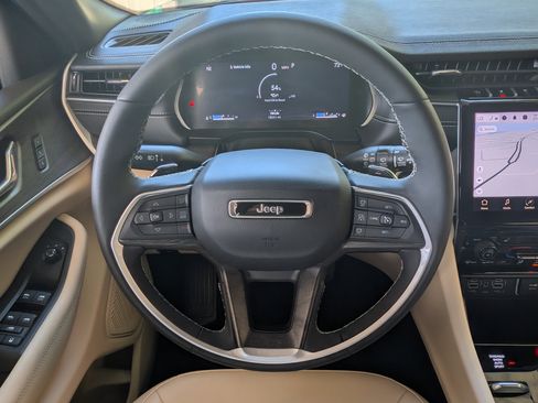 Used 2024 Jeep Grand Cherokee Limited w/ MOPAR Finishing Package image 23