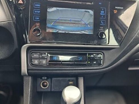 Used 2017 Toyota Corolla LE image 15