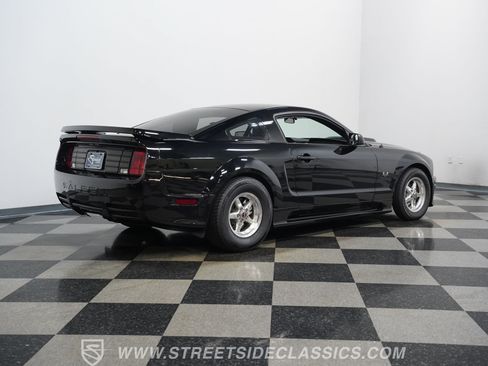 Used 2006 Ford Mustang GT RWD image 12