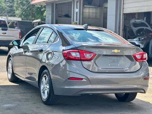 Used 2017 Chevrolet Cruze LT FWD image 8
