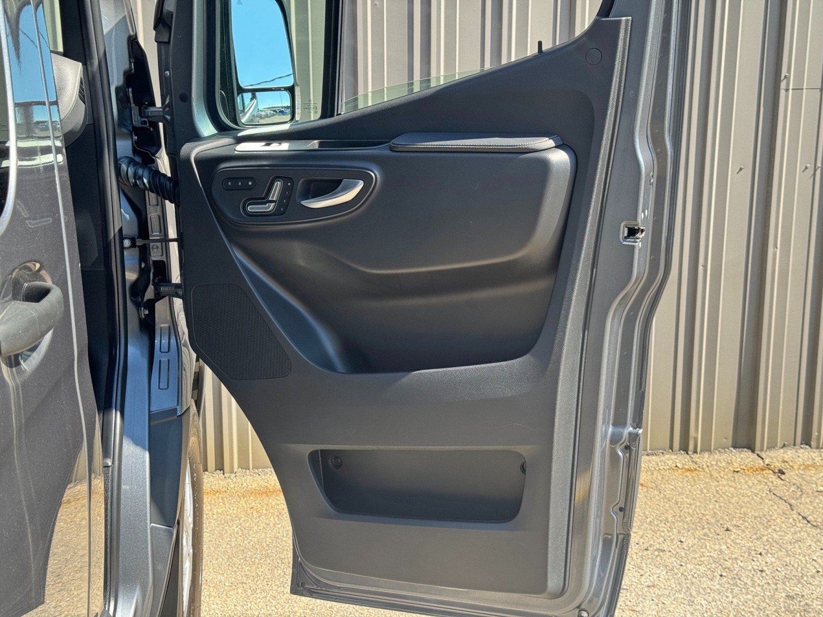 Used 2023 Mercedes-Benz Sprinter 2500 image 43