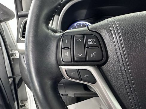 Used 2019 Toyota Highlander SE image 28