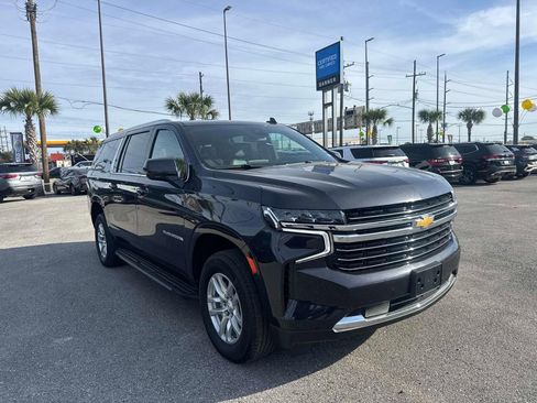 Certified 2024 Chevrolet Suburban LT RWD image 1