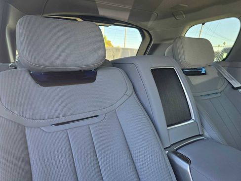 Used 2025 Land Rover Range Rover SV image 16