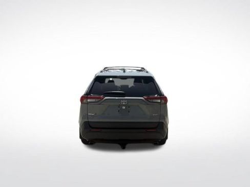 Used 2022 Toyota RAV4 XLE Premium FWD image 4