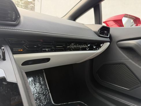 Used 2021 Lamborghini Huracan EVO image 20