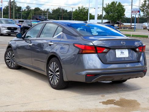 Used 2025 Nissan Altima 2.5 SV FWD image 2