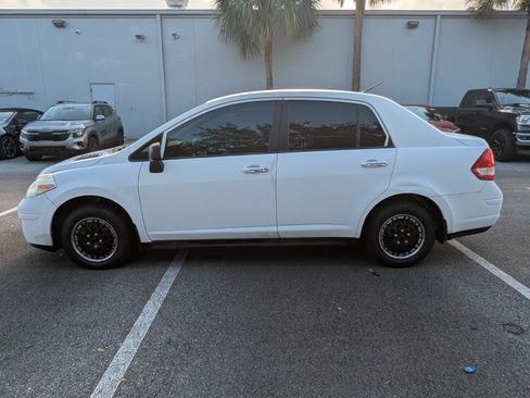 Used 2009 Nissan Versa Sedan FWD image 4