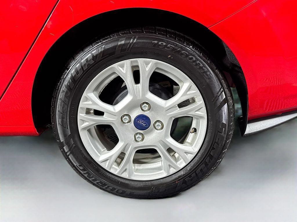 Used 2015 Ford Fiesta SE FWD image 31