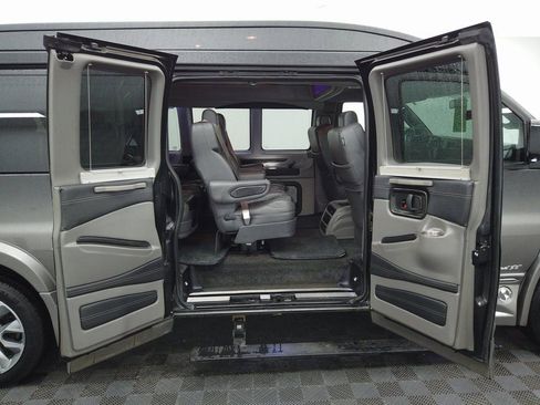 Used 2023 Chevrolet Express 2500 Extended image 41