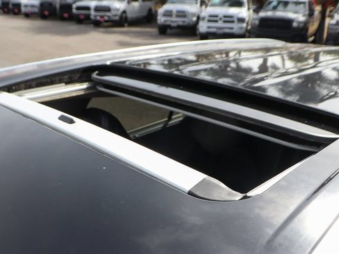 Used 2021 Toyota Highlander XLE AWD/4WD image 27