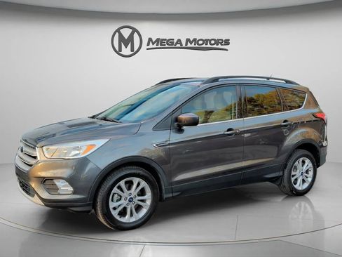 Used 2018 Ford Escape SE w/ SE Sync 3 Package image 2
