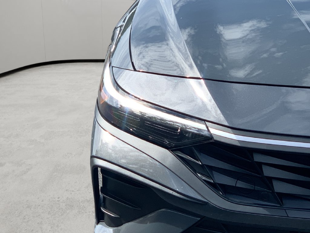 Used 2026 Hyundai Elantra SE FWD image 42