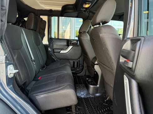 Used 2017 Jeep Wrangler Unlimited Rubicon w/ Cold Weather Group image 26