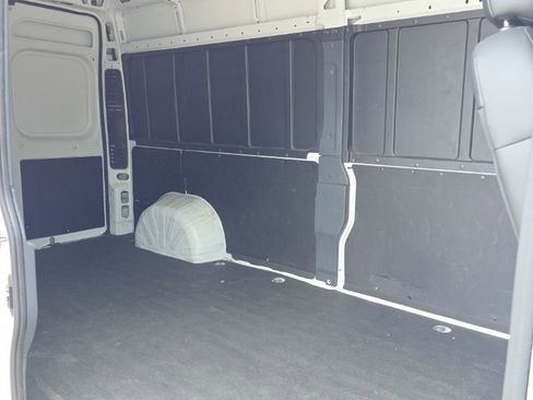 Used 2025 RAM ProMaster 2500 w/ Convenience Group image 12