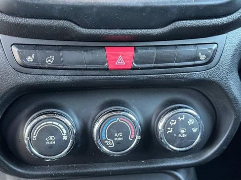 Used 2017 Jeep Renegade Altitude image 22