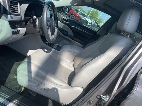 Certified 2016 Toyota Highlander Limited image 18