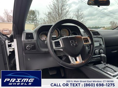 Used 2012 Dodge Challenger SXT image 10