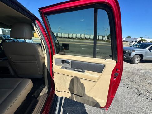 Used 2017 Ford Expedition EL XLT w/ Equipment Group 202A RWD image 18
