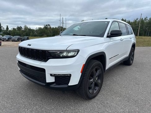 Used 2023 Jeep Grand Cherokee L Limited w/ Black Appearance Package AWD/4WD image 3