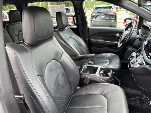 Used 2019 Chrysler Pacifica Touring-L FWD image 14