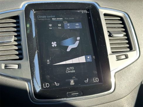 Used 2020 Volvo XC90 T6 Momentum image 5