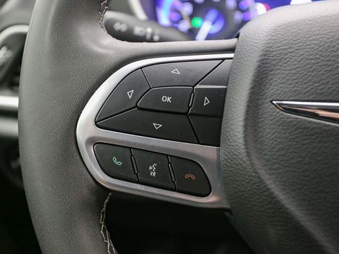 Used 2025 Chrysler Pacifica Select FWD image 36