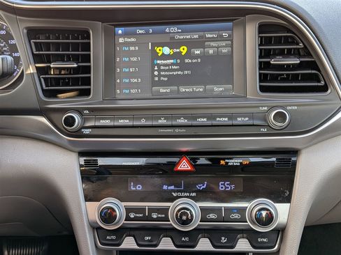 Used 2020 Hyundai Elantra SEL image 19