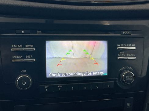 Used 2017 Nissan Rogue SV AWD/4WD image 17