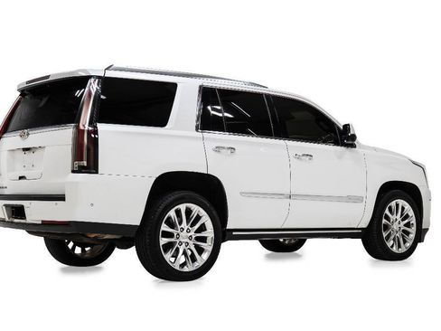 Used 2019 Cadillac Escalade Premium Luxury RWD image 3