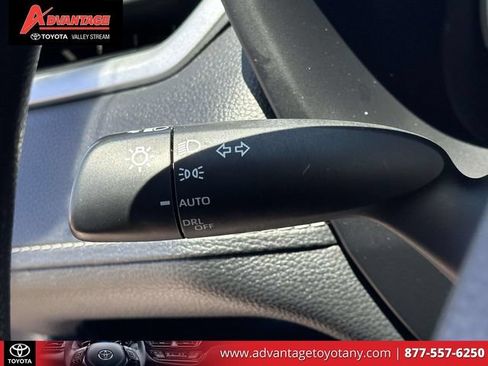 Used 2022 Toyota RAV4 XLE AWD/4WD image 27