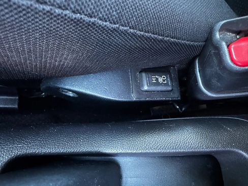 Used 2014 Mitsubishi Outlander Sport SE FWD image 18