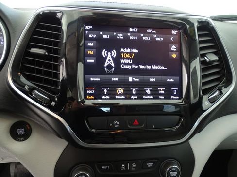 Used 2019 Jeep Cherokee Limited AWD/4WD image 14