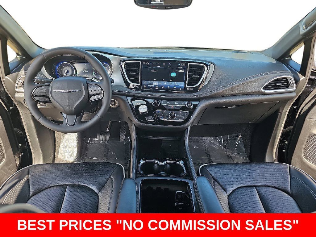 Used 2026 Chrysler Pacifica Limited w/ S Appearance Package FWD image 9