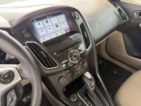 Used 2017 Ford Focus Electric Hatchback FWD image 18