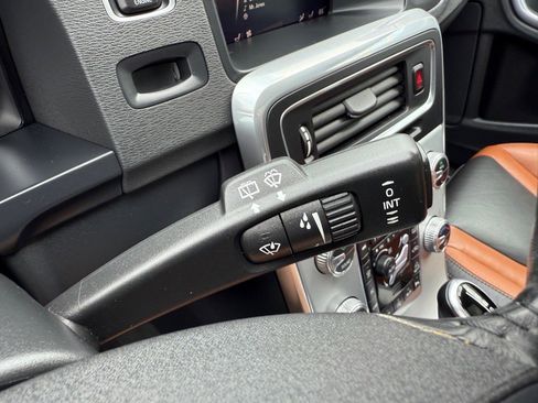 Used 2018 Volvo V60 T5 Cross Country w/ Convenience Package image 32